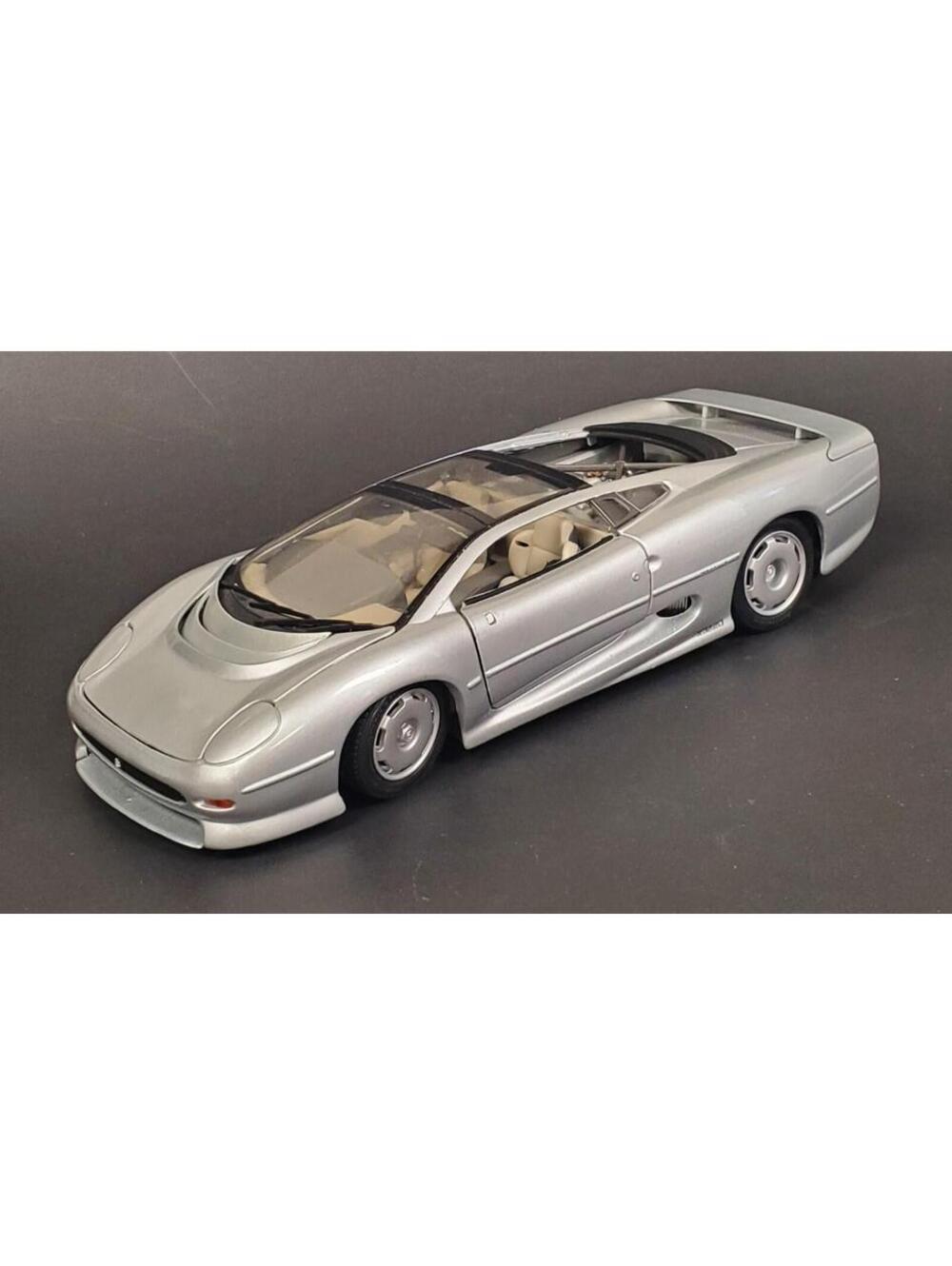 Maisto 1/18 Jaguar XJ220 Silver Diecast - Opening Doors - Rear Wing Broken
